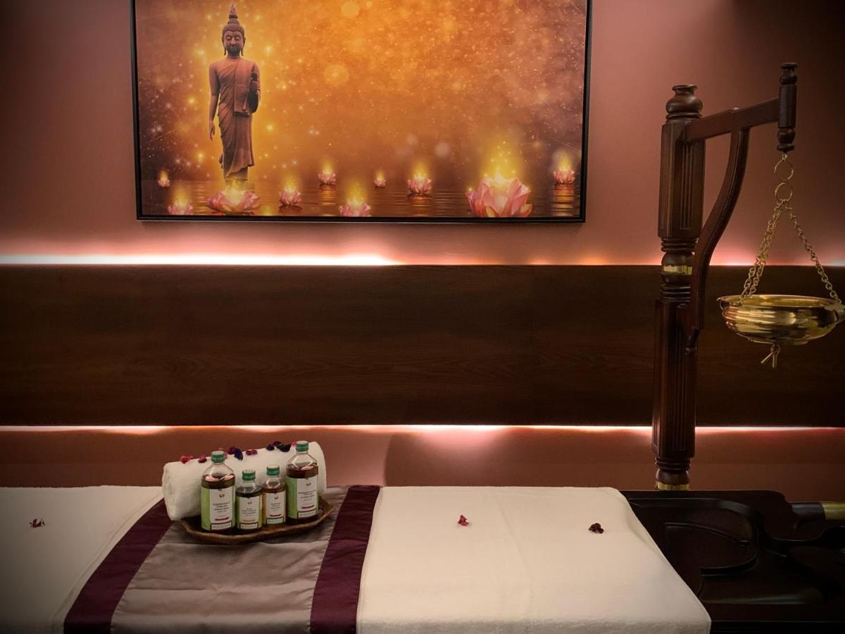 Retrieve Health & Wellness Hotel Kochi Luaran gambar