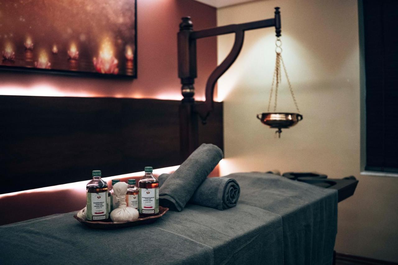 Retrieve Health & Wellness Hotel Kochi Luaran gambar
